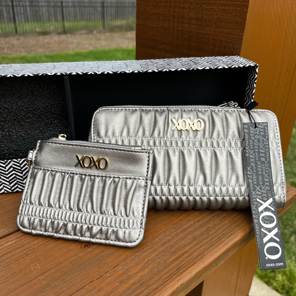 New! XOXO Wallet Wristlet Coin Bag Set Ruched PU Leather Gold Tone Metallic